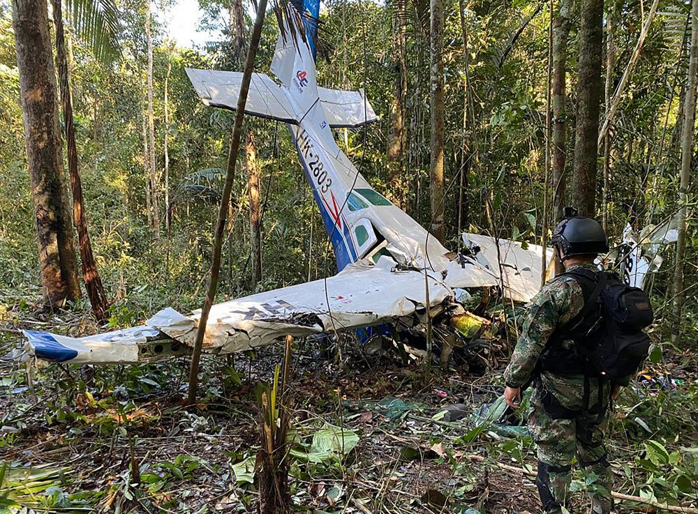 Vier Kinder überleben Flugzeugabsturz im kolumbianischem Regenwald (Archivbild: Colombian Army/AFP)