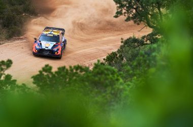 Esapekka Lappi/Janne Ferm bei der Rallye Sardinien (Bild: Romain Thuillier/Hyundai Motorsport)