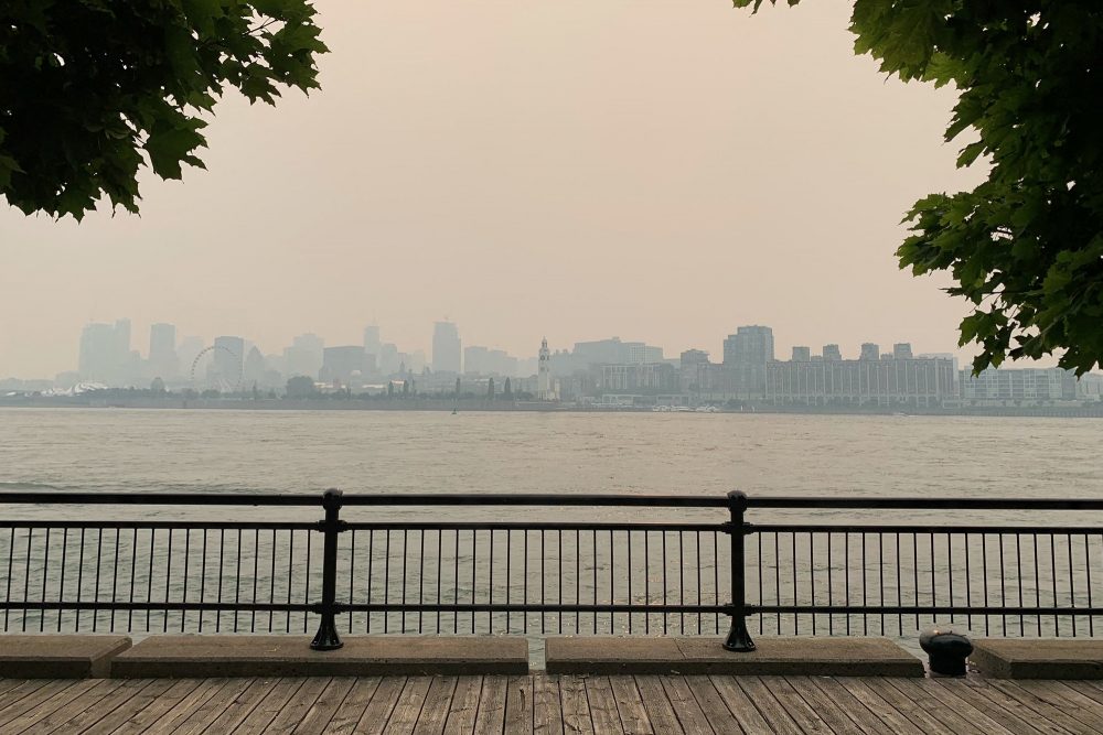 Rauch über Skyline von Montreal (Bild Anne-Sophie Thill/AFP)