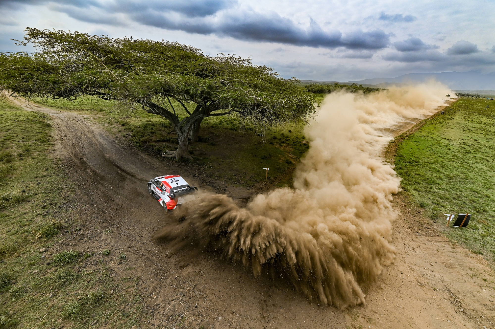 Sébastien Ogier/Vincent Landais bei der Safari-Rallye Kenia (Bild: Toyota Gazoo Racing WRT)