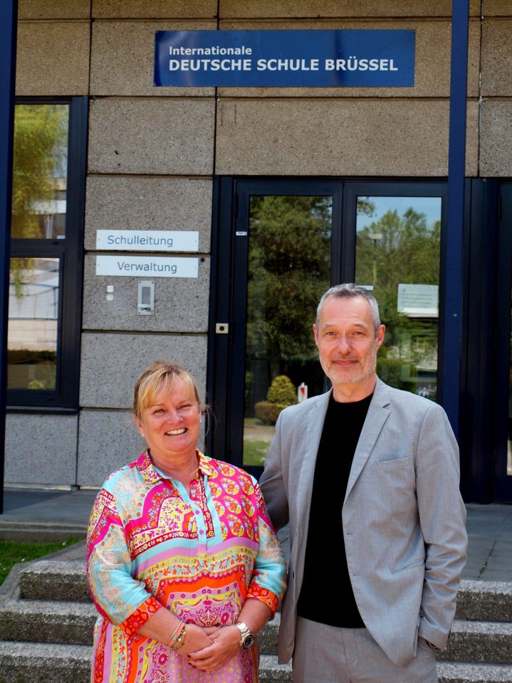 Verwaltungsleiterin Petra van den Beukel und der stellvertretende Schulleiter Jörg Heinrichs (Bild: Boris Schmidt/BRF)