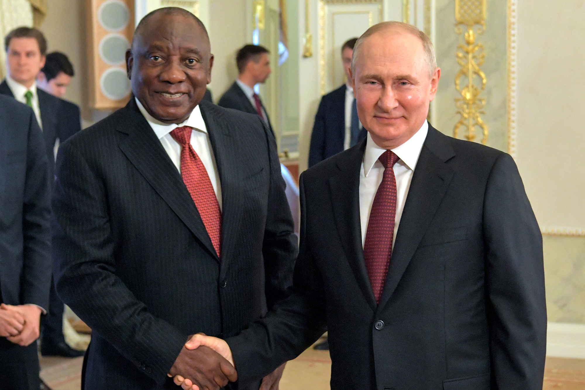 Der russische Präsident Wladimir Putin beim Treffen mit dem südafrikanischen Präsidenten Cyril Ramaphosa (Bild: Evgeny Biatov/RIA Novosti/AFP)