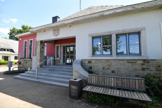 Das Rathaus von Burg-Reuland (Bild: John Thys/Belga)
