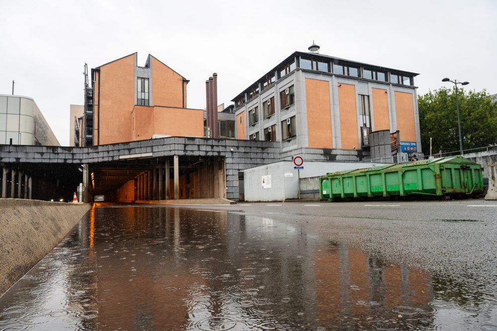 Einfahrt zu einem überfluteten Tunnel in Namur (Bild: Maxime Asselberghs/Belga)