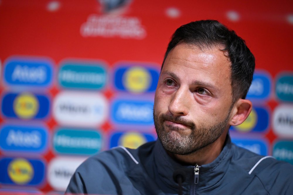 Der Nationaltrainer der belgischen Mannschaft, Domenico Tedesco, bei der Pressekonferenz am Montag (Bild: Dirk Waem/Belga)