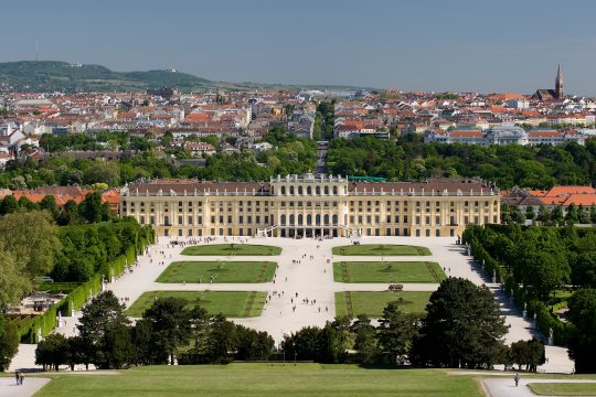Die Skyline von Wien mit dem Schloss Schönbrunn (Illustrationsbild: © Josef Müllek/PantherMedia)