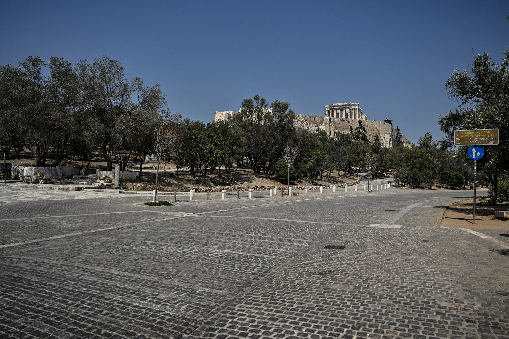 Die Akropolis schließt für die heißesten Stunden des Tages (Bild: Louisa Gouliamaki/AFP)