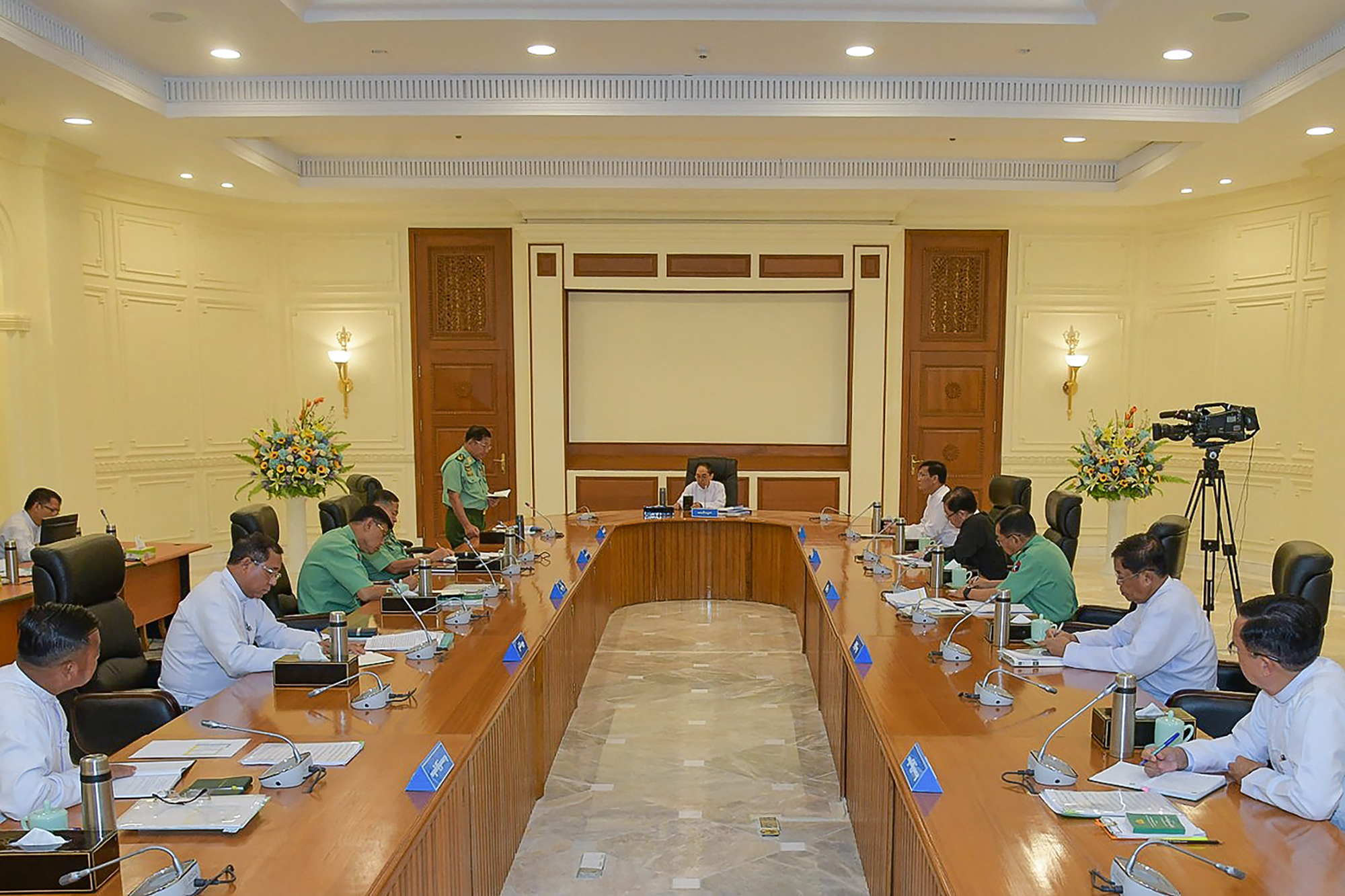 Sitzung des Verteidigungs- und Sicherheitsrates in Naypyidaw, der Hauptstadt von Myanmar (Bild: Myanmar Military Information Team/AFP)