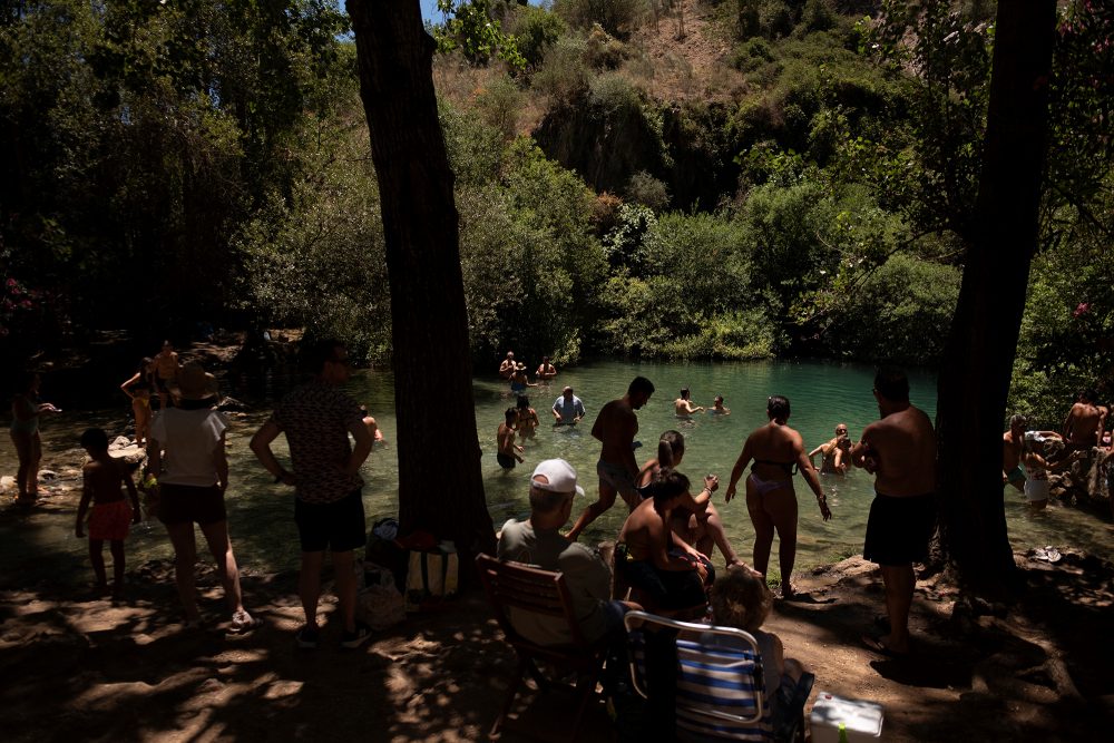 Abkühlung in Benaojan im Süden von Spanien (Bild: Jorge Guerrero/AFP)