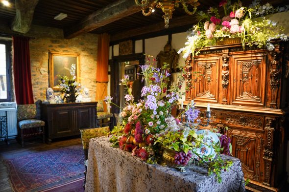 "Castel Flora": Blumenausstellung auf Burg Reinhardstein (Bild: Marvin Broich)