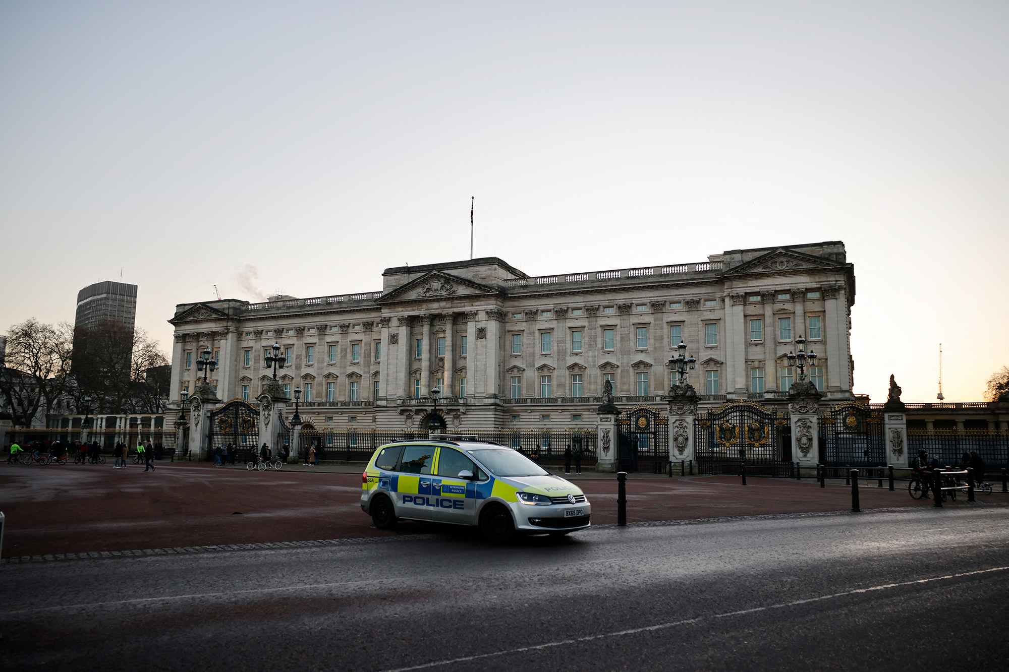 Polizeiauto vor dem Buckingham Palace (Archivbild: Tolga Akmen/AFP)