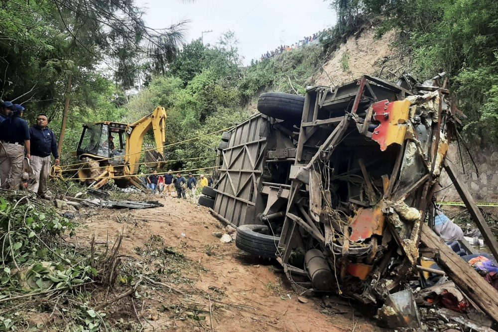 Busunglück in der Nähe von Magdalena Peñasco im Bundesstaat Oaxaca (Bild: Tlaxiaco Municiapl Police/AFP)