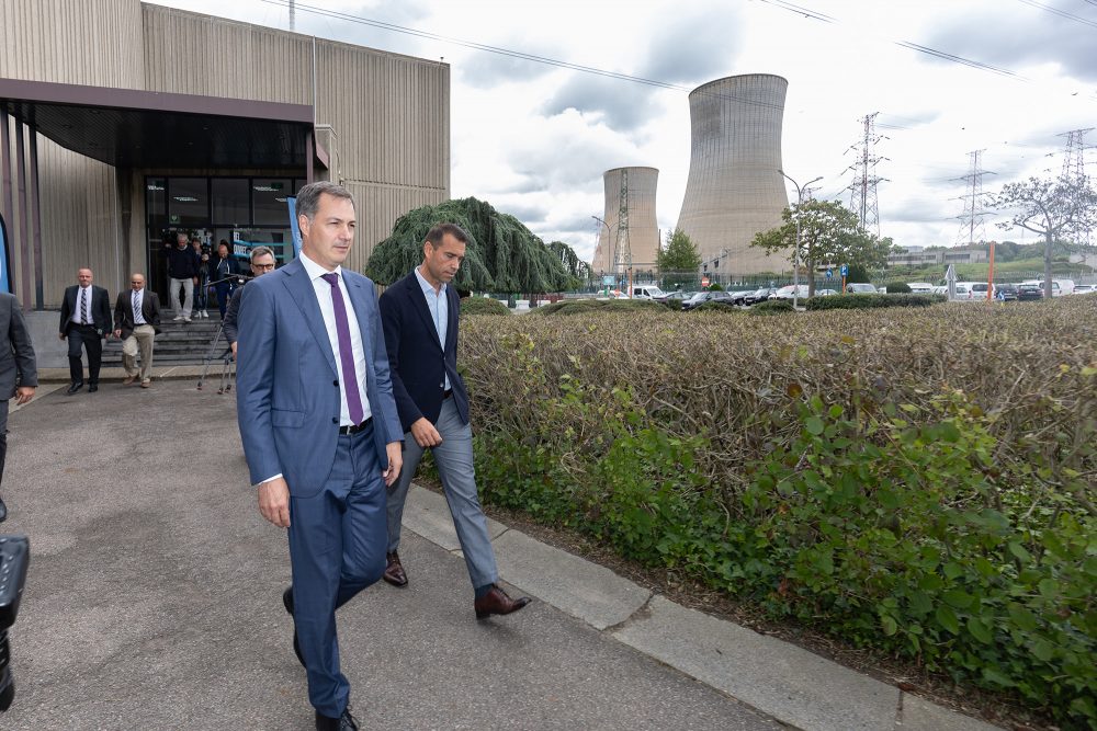 Premier Alexander De Croo mit Thierry Saegeman von Engie bei der Besichtigung des AKW Tihange (Bild: Bruno Fahy/Belga)