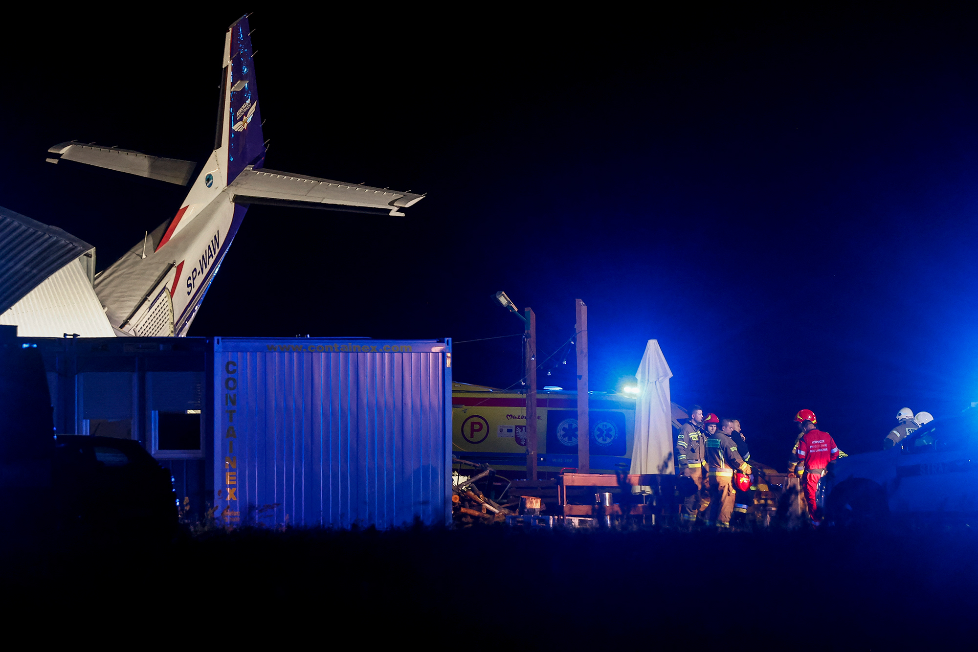 Die Cessna ist in einen Hangar gekracht (Bild: Wojtek Radwanski/AFP)