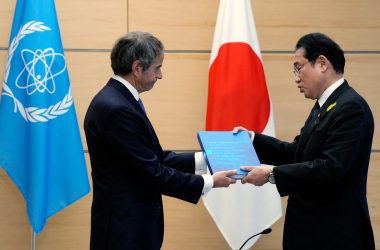 Rafael Grossi mit Japans Premier Fumio Kishida in Tokio (Rafael Grossi mit Japans Premier Fumio Kishida in TokioRafael Grossi mit Japans Premier Fumio Kishida in Tokio)