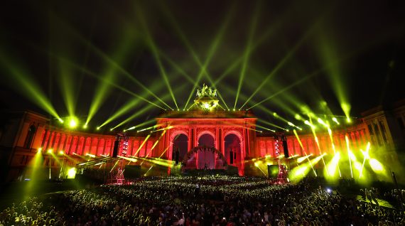 Lasershow und Feuerwerk zum Abschluss von "Happy Belgium" (Bild: Nicolas Maeterlinck/Belga)