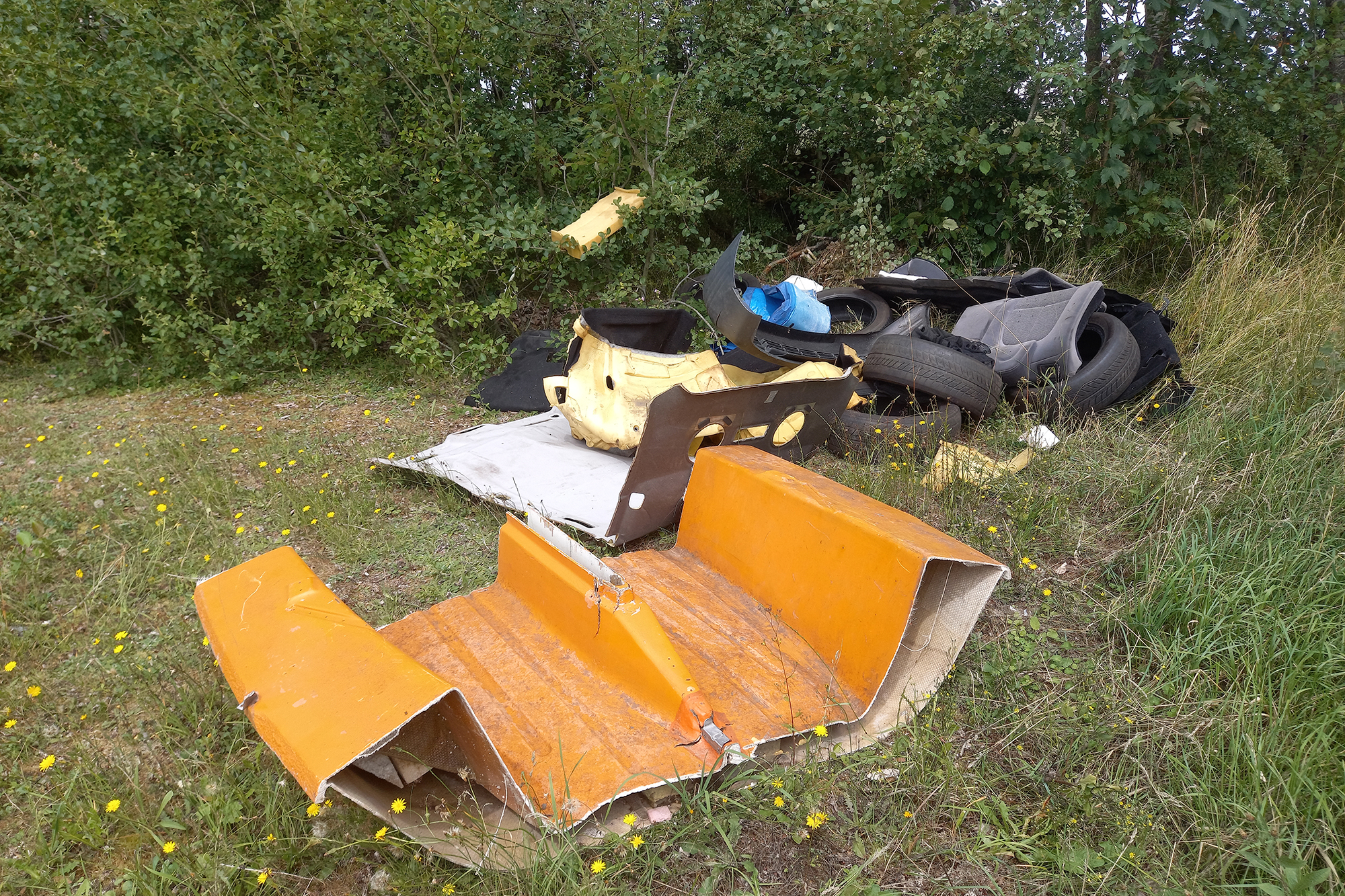 Dieser Müll wurde illegal entsorgt (Bild: Gemeinde Büllingen)