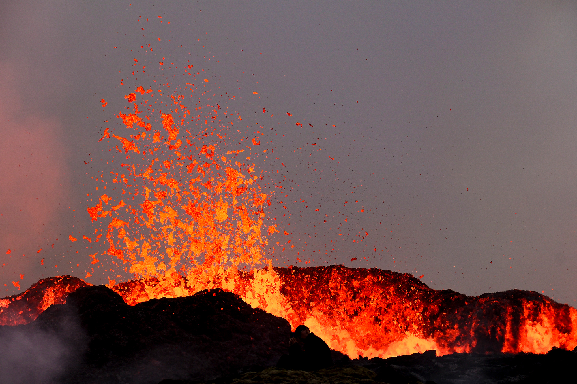 Fließende Lava während eines Vulkanausbruchs in der Nähe von Litli Hrutur, südwestlich der isländischen Hauptstadt Reykjavik (Bild: Kristinn Magnusson/AFP)