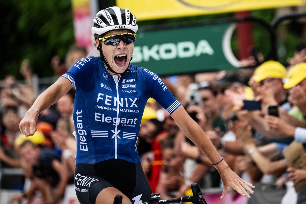 Die Niederländerin Yara Kastelijn gewinnt die vierte Etappe der Tour de France Femmes (Bild: Jeff Pachoud/AFP)