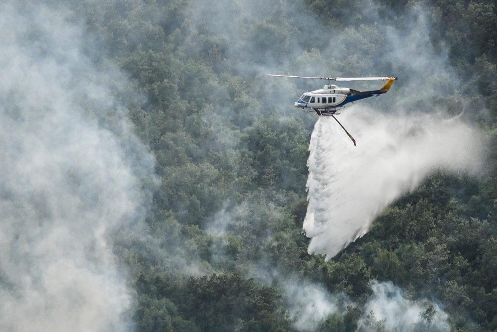 Löschhubrauber über Korfu am Mittwoch (Bild: Armend Nimani/AFP)