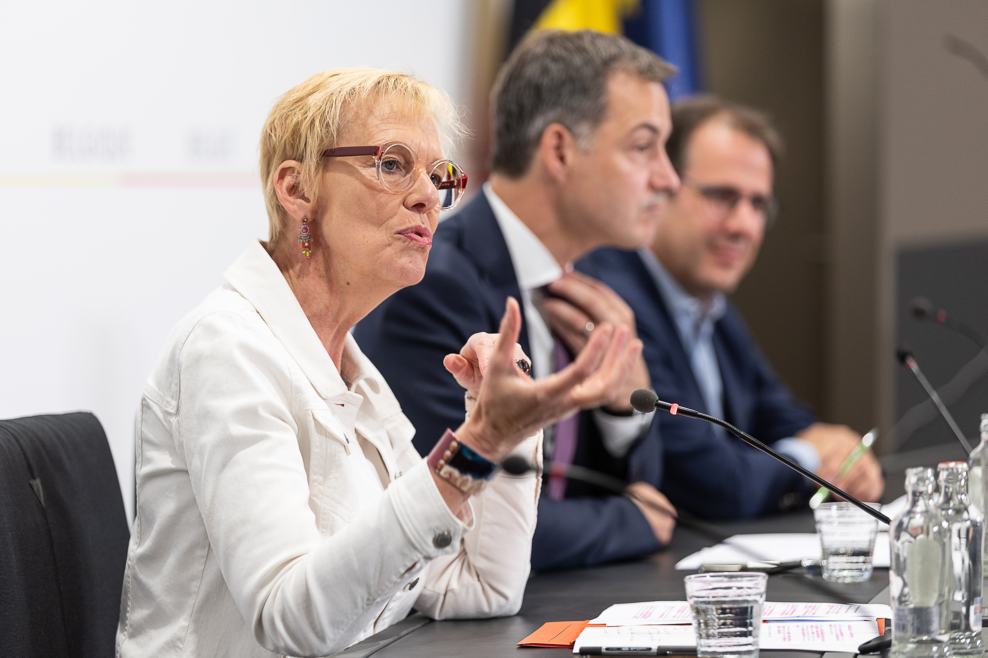 Pensionsministerin Karine Lalieux (PS) stellt die Reform vor (Bild: James Arthur Gekiere/Belga)