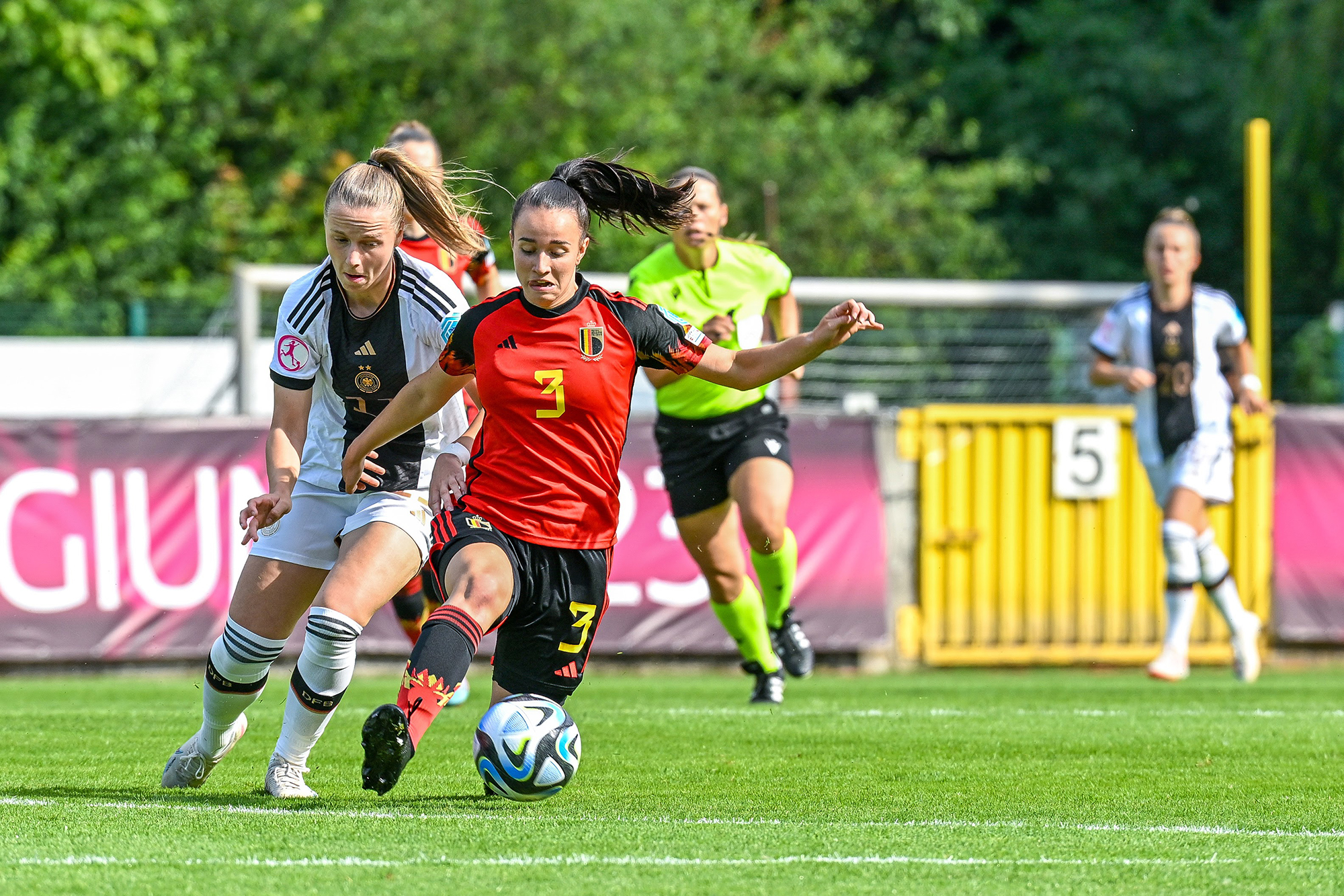 Loredana Humartus beim Spiel gegen Deutschland (Bild: Stijn Audooren/Sportpix)