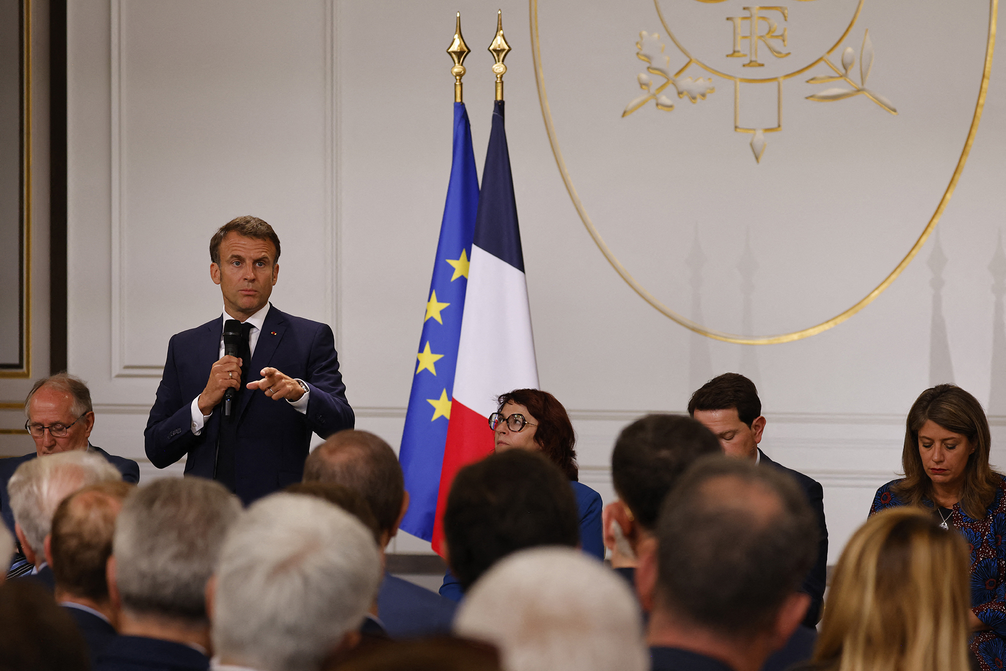 Emmanuel Macron bei einem Treffen mit Bürgermeistern in Paris (Bild: Ludovic Marin/AFP)