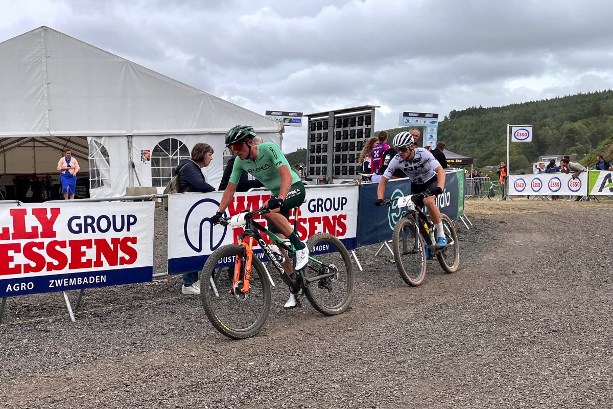 Belgische Mountainbike-Meisterschaft: Elite Herren mit Pierre de Froidmont und Arne Janssens (Bild: Robin Emonts/BRF)