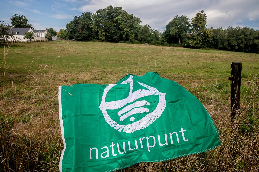 Natuurpunt-Logo auf einer Fahne