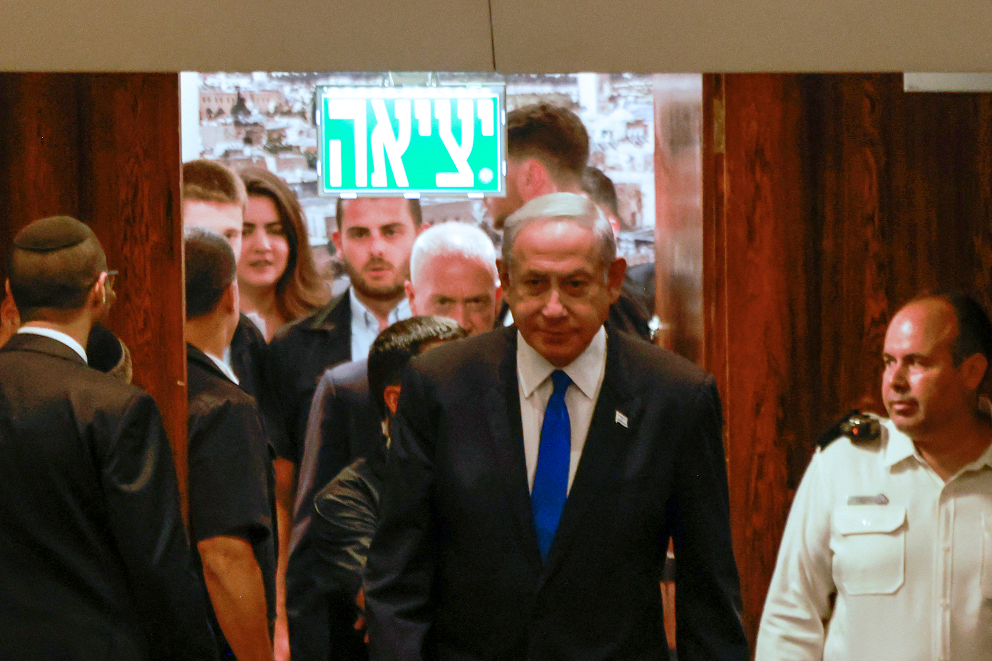 Israels Premier Netanjahu vor der Sitzung der Knesset am Montag (Bild: Menahem Kahana/AFP)