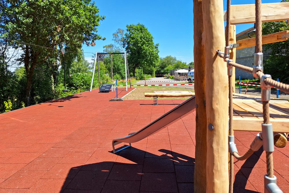 Neuer Spielplatz am Bahnhof Raeren (Bild: Gudrun Hunold/BRF)