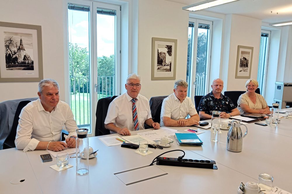 PDG zieht Bilanz der Treffen mit den Gemeinderäten: Gregor Freches (PFF) Charles Servaty (SP), José Grommes (ProDG), Alain Mertes (Vivant), Patricia Creutz-Vilvoye (CSP)