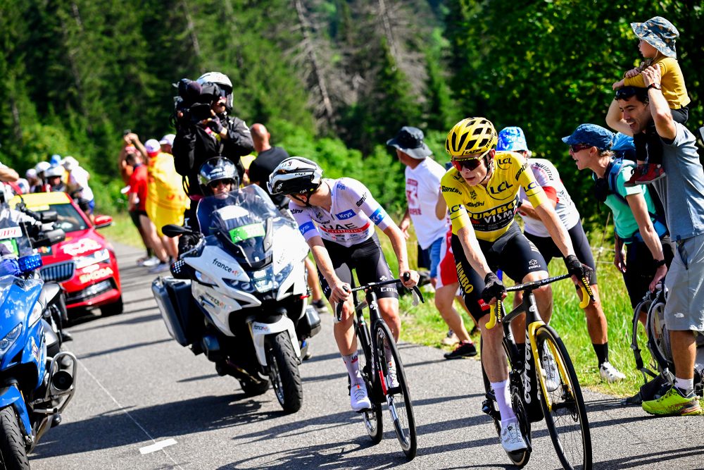 Tadej Pogacar und Jonas Vingegaard bei der 14. Etappe (Bild: Bernard Papon/Belga)