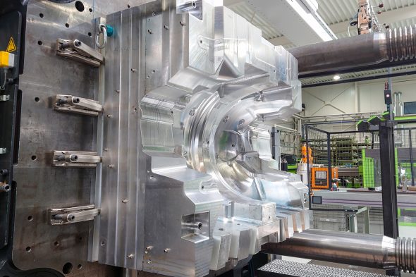 Produktion bei Weiss und Weiss Molding Technology (Bild: Manuel Zimmerman/BRF)