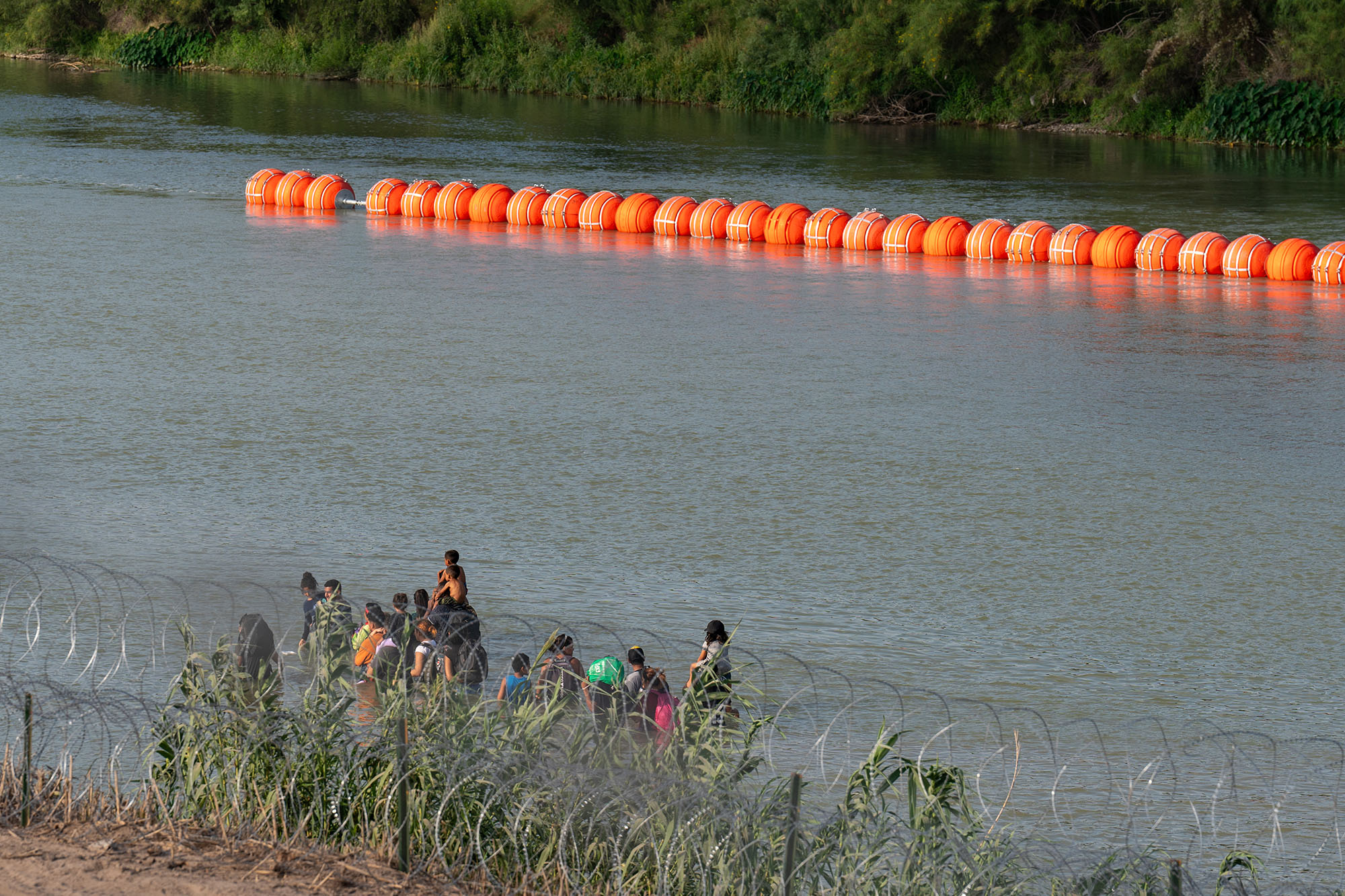 Schwimmende Barriere auf dem Rio Grande an der Grenze zu Mexiko