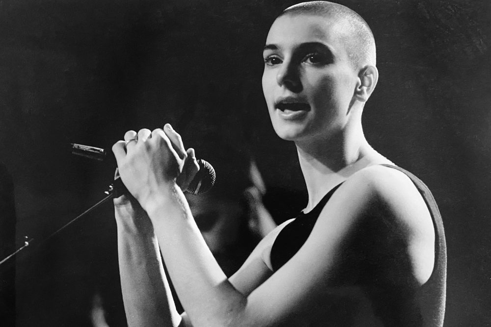 Sinéad O'Connor bei einem Konzert Ende der 1980er in Vancouver (Bild: Mandel Ngan/AFP)