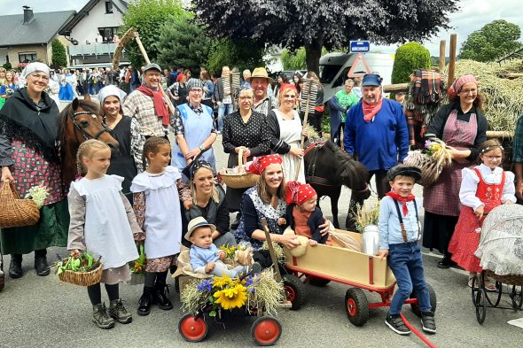 Sommerfest Amel: Heitere Reise in die Vergangenheit (Bild: Manuel Zimmermann/BRF)