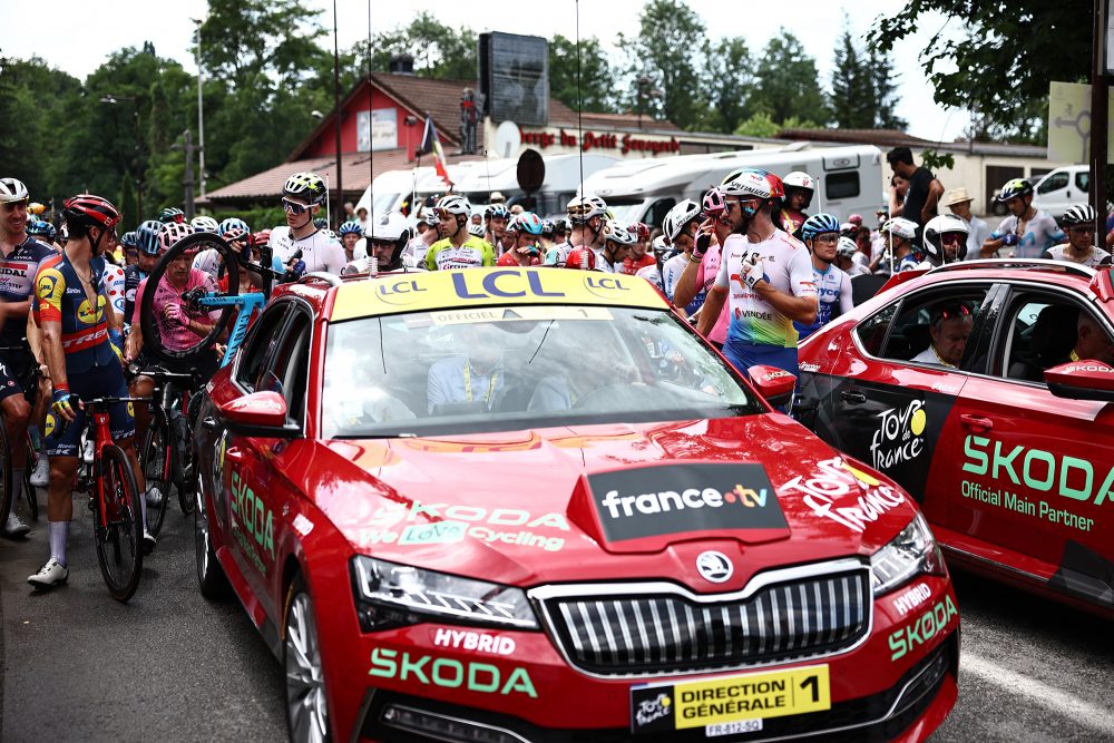 Nach Massensturz: Tour-Wagen immobiliseren Fahrer (Bild: Anne-Christine Poujoulat/AFP)