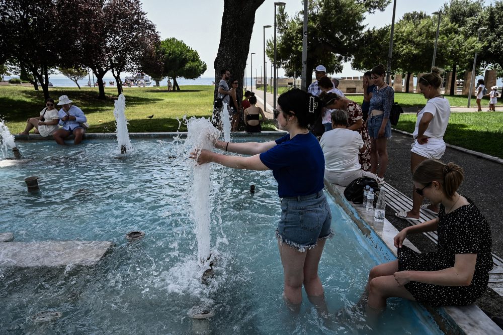 Touristen in Thessaloniki am Freitag (Bild: Sakis Mitroldis/AFP)