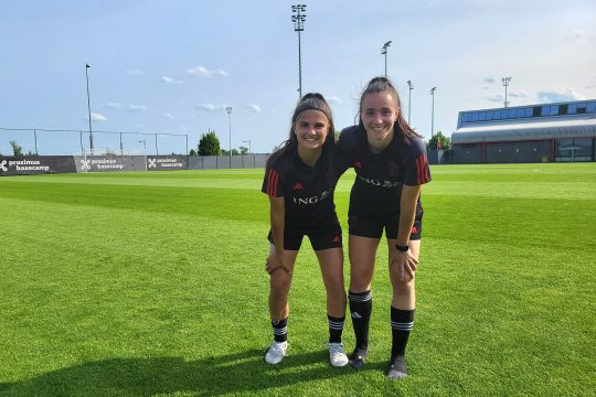 Anisa Ademi aus Eupen und Loredana Humartus aus Weywertz wollen in den Kader der U19 (Bild: Christophe Ramjoie/BRF)