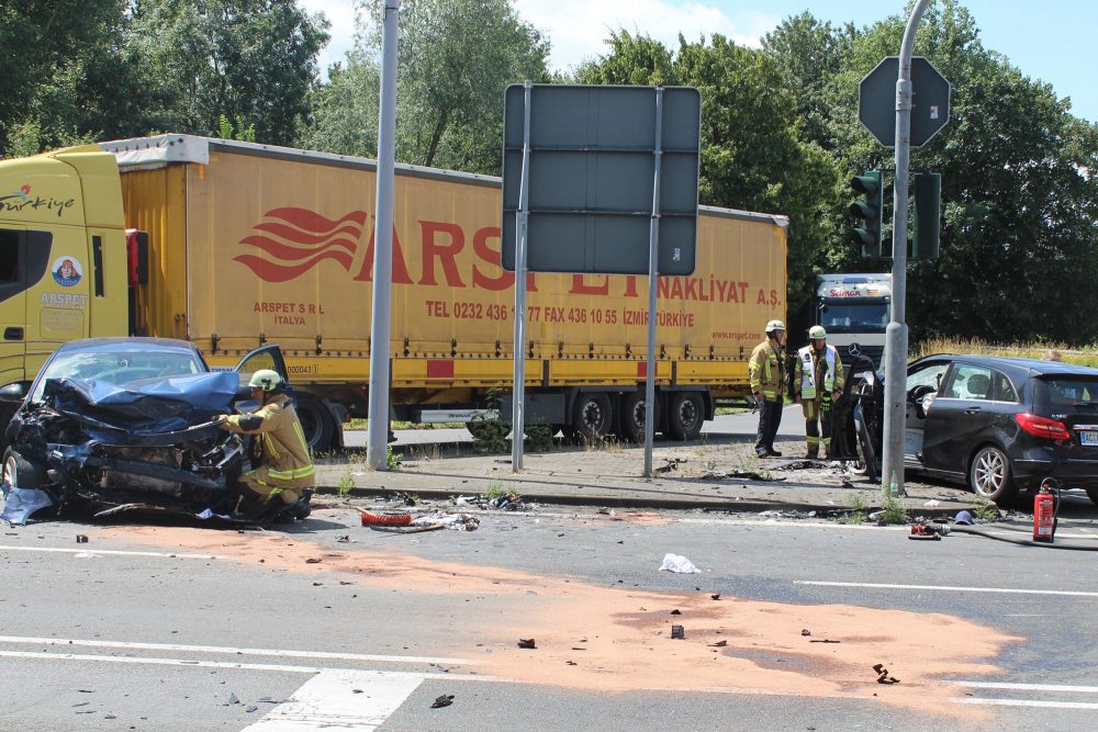 Drei Schwerverletzte nach Zusammenstoß in Alsdorf