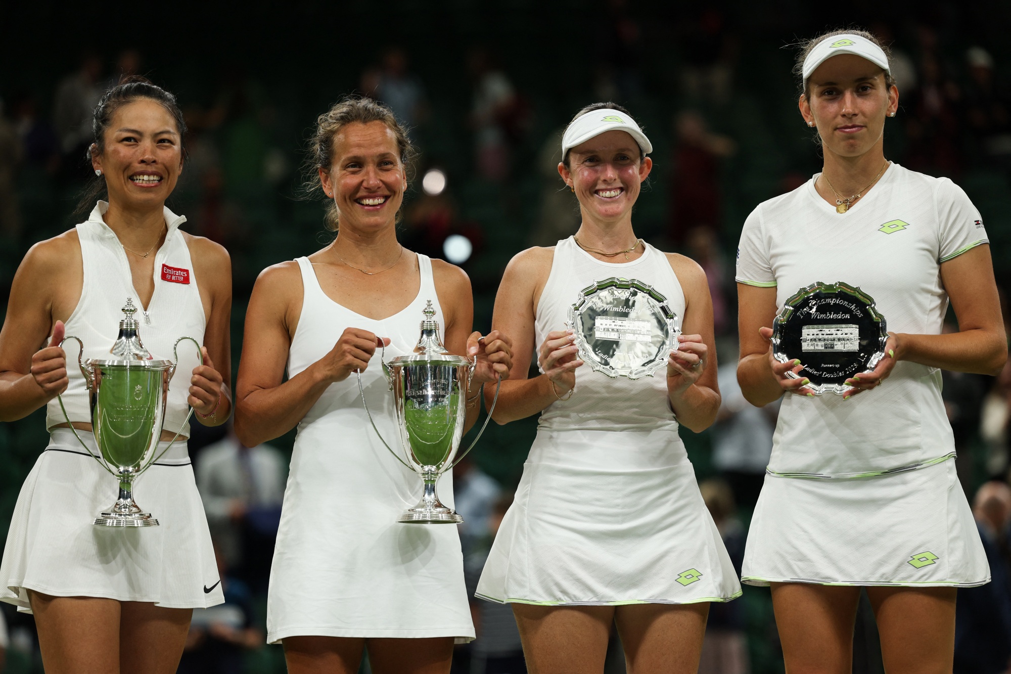 Wimbledon Damendoppel: Gewinnerinnen Hsieh Su-wei und Barbora Strycova sowie die Finalgegnerinnen Storm Hunter und Elise Mertens (Bild: Adrian Dennis/AFP)