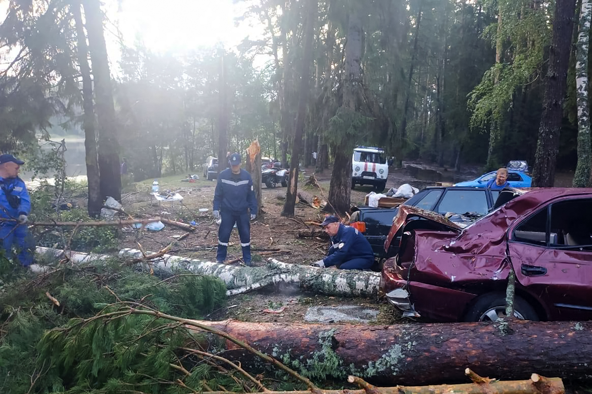 Russisches Zeltlager nach einem Wirlbelsturm (Bild: Russian Emergencies Ministry/AFP)