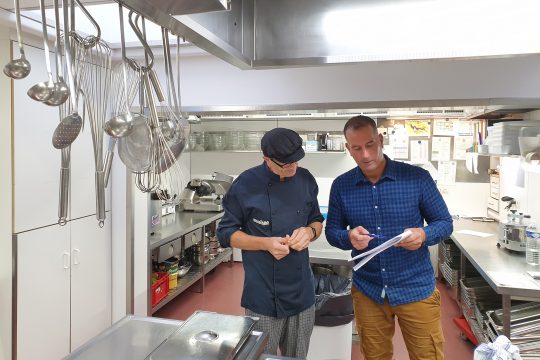 Frühschicht in Worriken (Bild: Lena Orban/BRF)