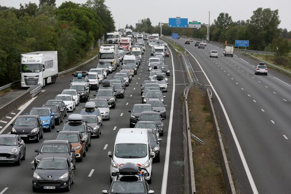 Viel Reiseverkehr: Stau auf der A10 in Frankreich
