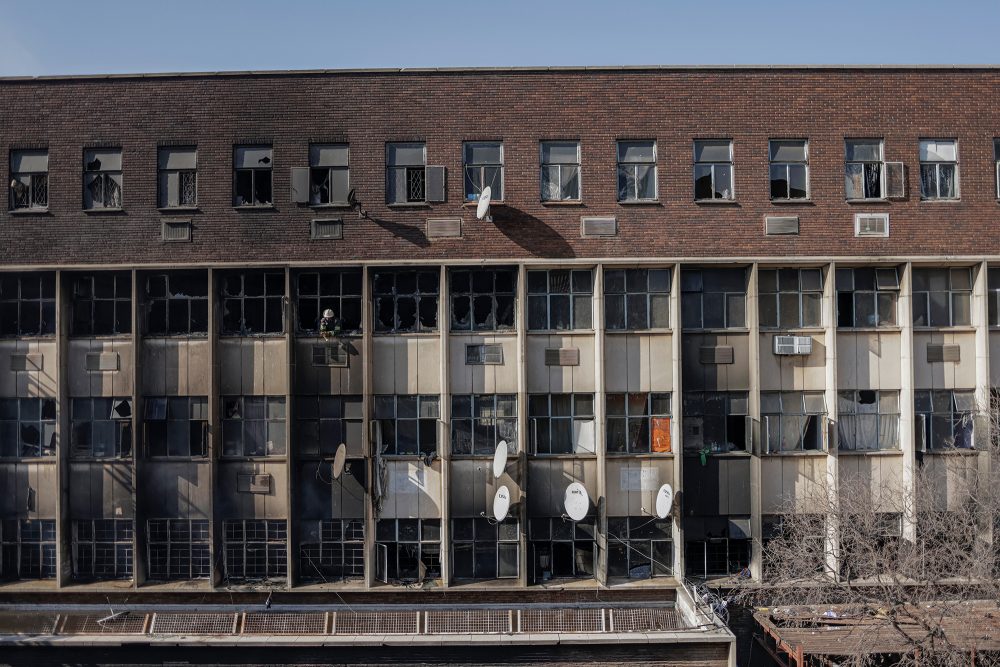 Großbrand in Gebäude in Johannesburg (Bild: Michele Spatari / AFP)