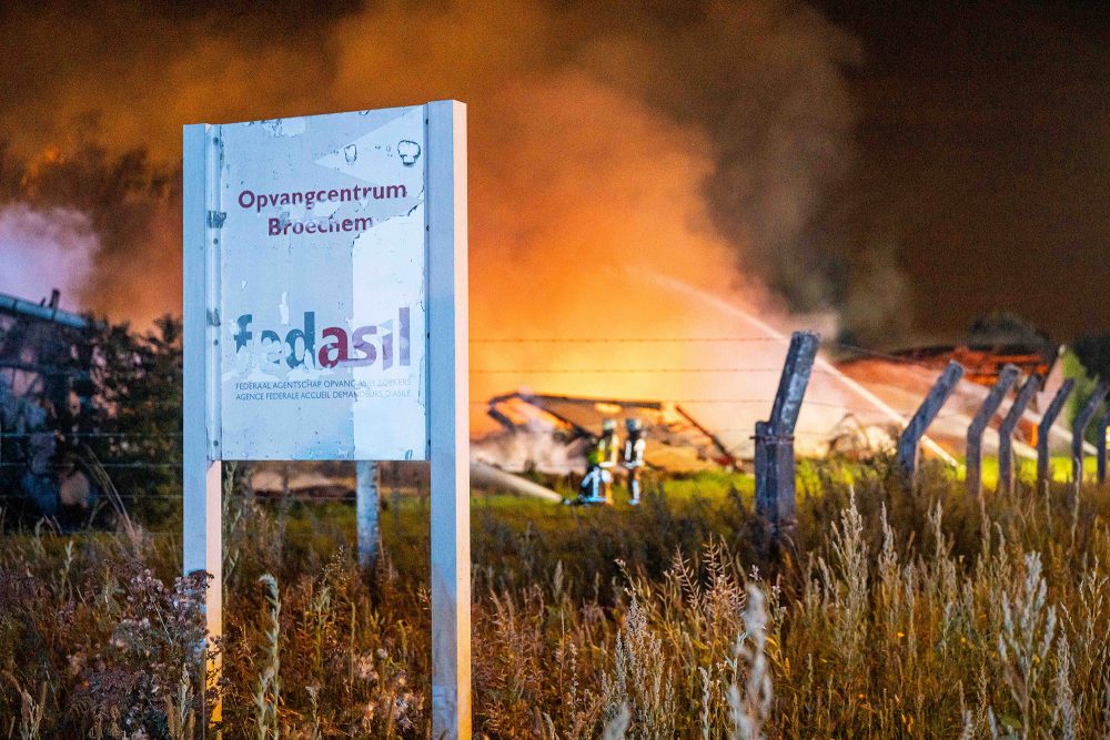 Brand in Lagerhallen in Ranst (Bild: Jonas Roosens/Belga)