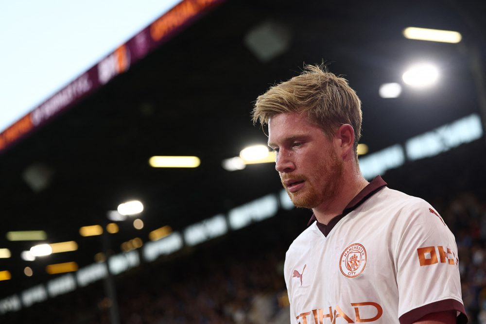 Kevin De Bruyne muss am 11. August erneut verletzt vom Platz (Bild: Darren Staples/AFP)