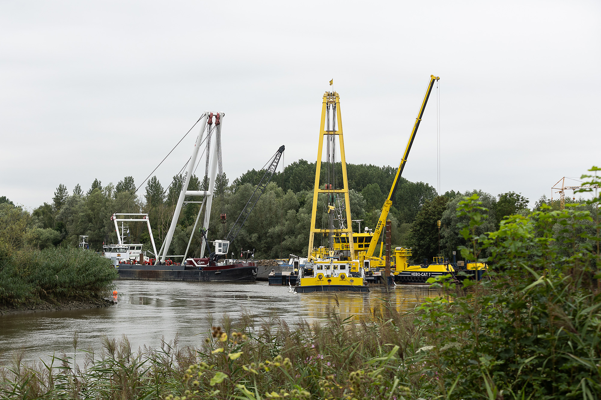 Bergungsarbeiten bei Dendermonde (Bild: James Arthur Gekiere/Belga)