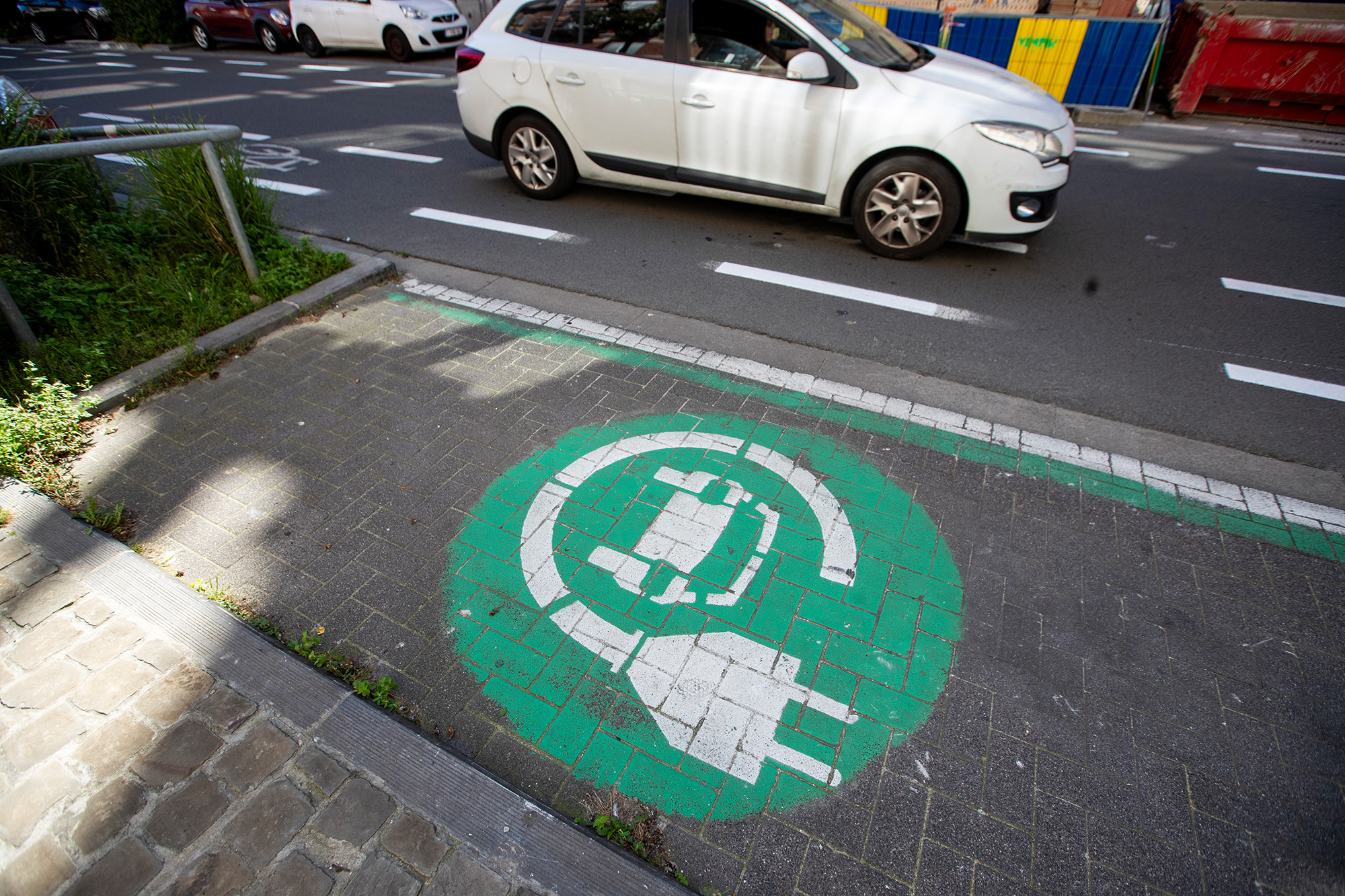 Parkplatz für E-Auto (Bild: Nicolas Maeterlinck/Belga)